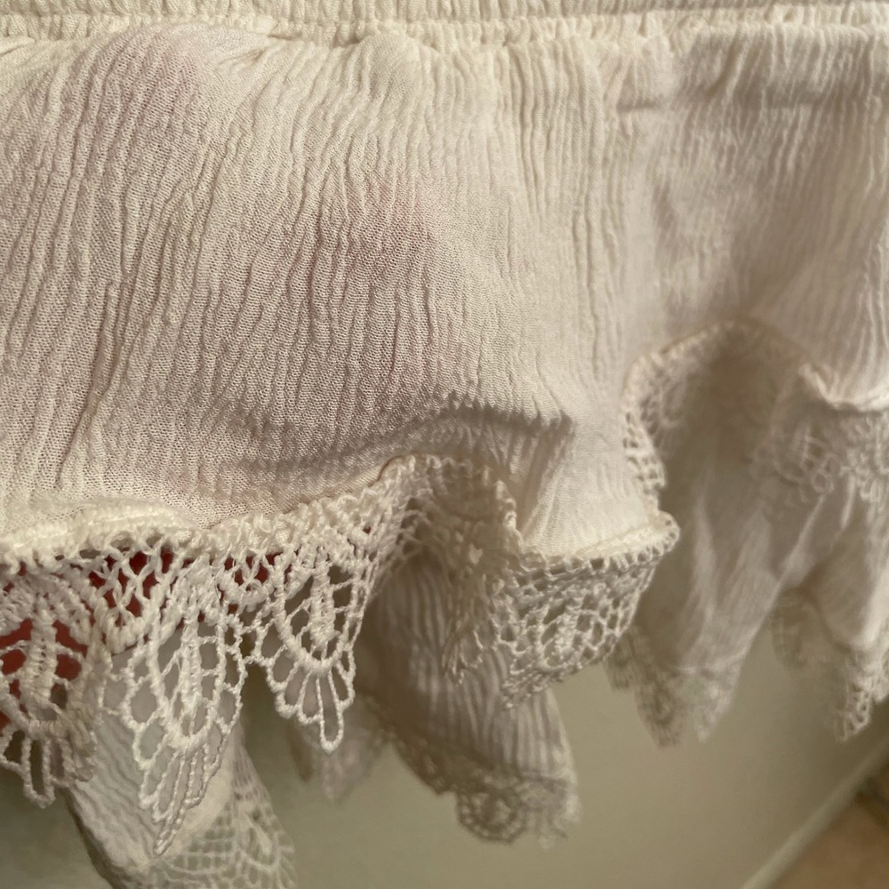 White Ruffle mini skirt - Picture 3 of 3